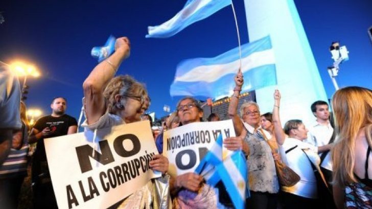 Argentina order investigated in corruption scandal