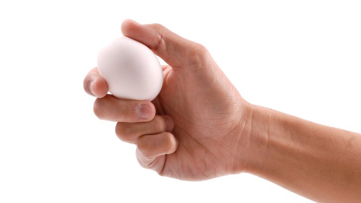 An egg-cellent trick to demonstrate your strength!
