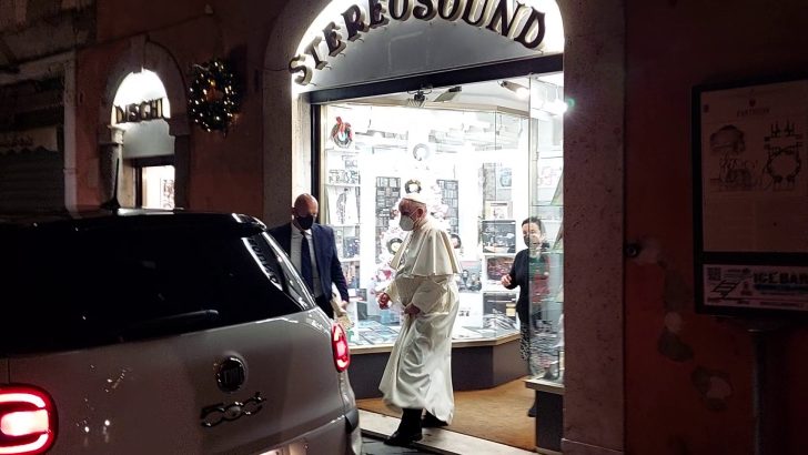 Pope pops by his favorite record store to say ‘hello’