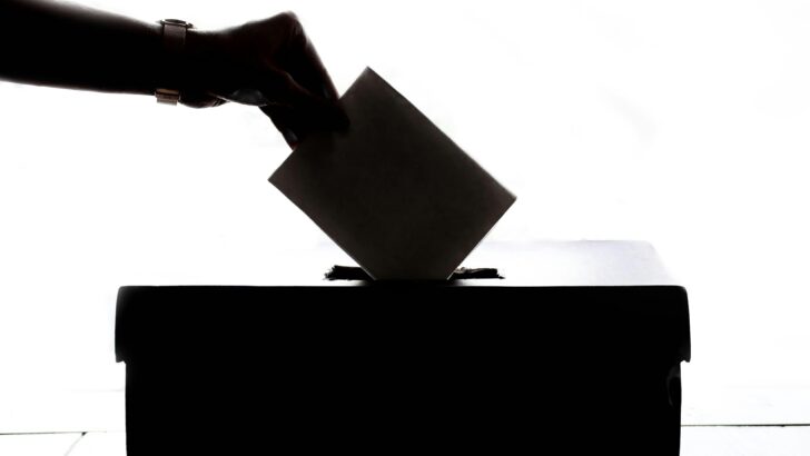 A self-important political echo chamber…