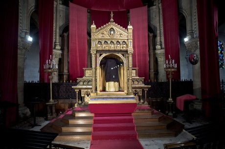 Record numbers of pilgrims flock to see the Holy Tunic of Christ near Paris