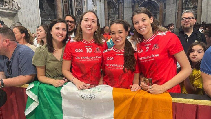 Rome GAA gifts jersey to Pope