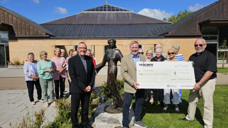 Musical priest raises €40,000 for Gaza and Sudan