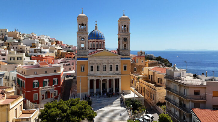 Greek prosecutors charge Catholic clerics, civilians in 3 million euro embezzlement case