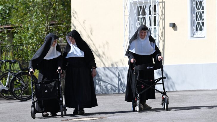 Nuns occupying a convent in Austria receive stairlift from Hesse