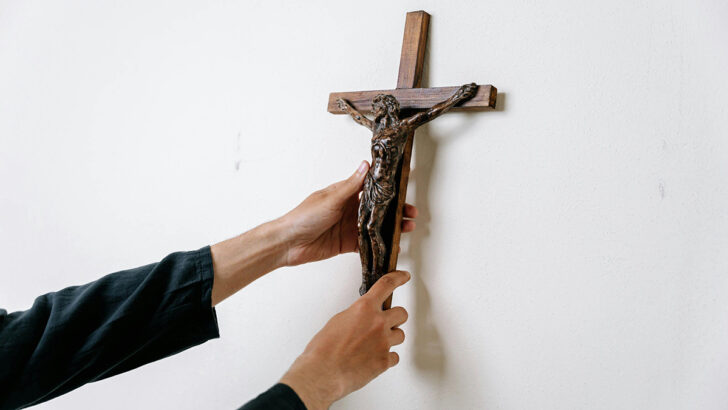 A new round in the war against religious symbols in public places