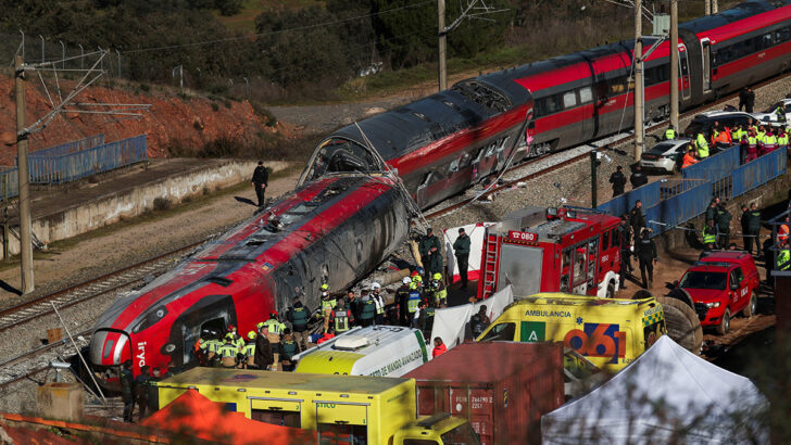 Spain authorities’ ‘confusion’ prevented priests from administering last rites to train crash victims