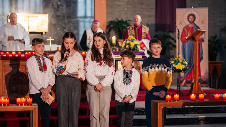Ukrainian community in Dublin marks four years of war with evening of memory and prayer