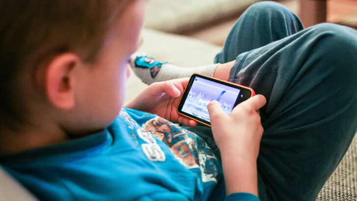 Should screen time be limited for young people?