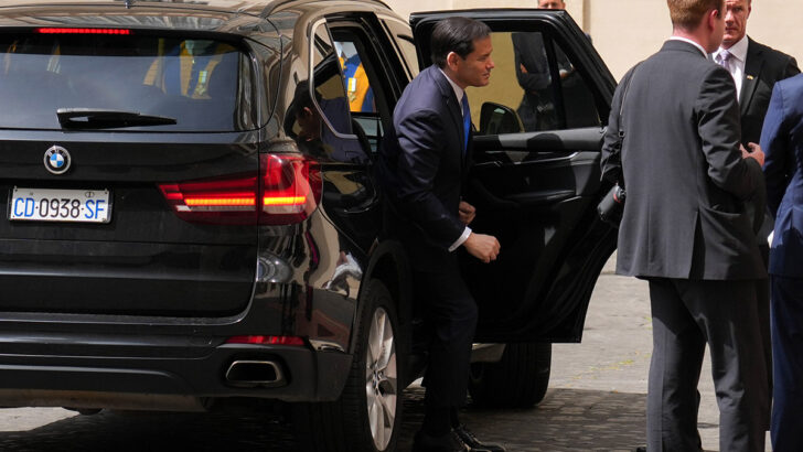 Poll: Most Americans dislike Trump’s jabs at Pope Leo XIV, favour Leo’s call for peace