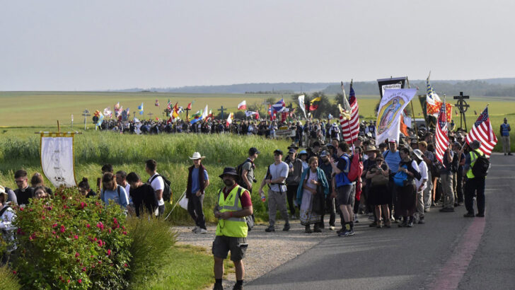 Chartres pilgrimage grows as organisers warn against renewed traditionalist divisions