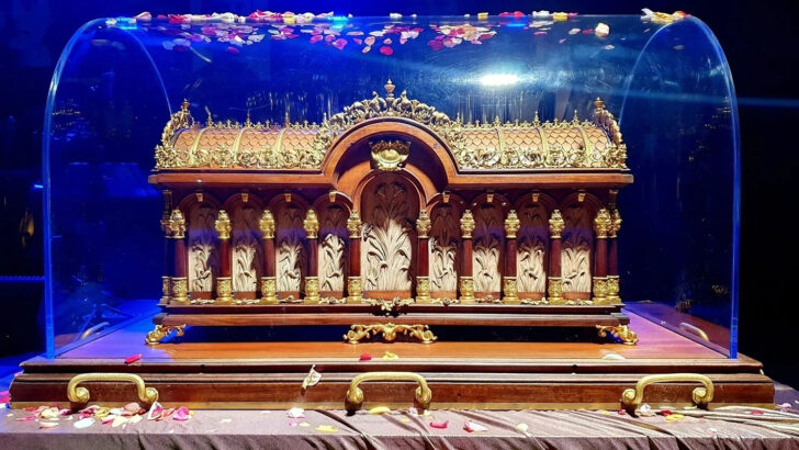 Recollections of the visit of the relics of St Thérèse to Ireland in 2001